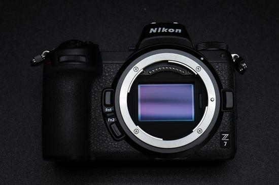 采用全新Z卡口的尼康Z7全画幅微单相机