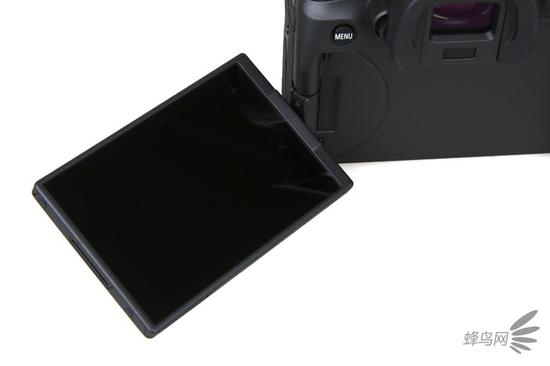 佳能EOS R采用了与6D Mark II类似的翻转屏设计