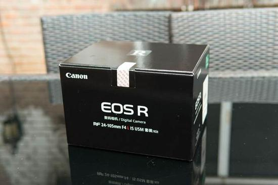 这次拿到的机器是搭配RF卡口的24-105 f/4L IS USM套装的佳能EOS R