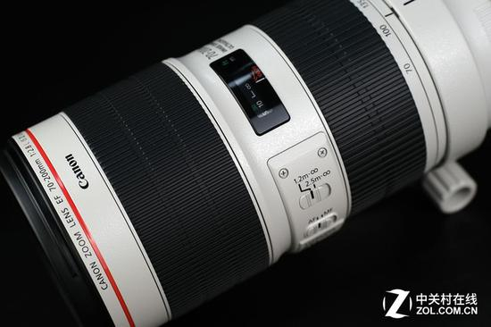 镜头为全密封内内变焦+内对焦设计，前对焦环，后变焦环