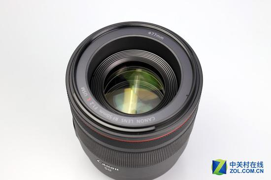 佳能RF 50mm&nbsp;f/1.2镜头口径为77mm