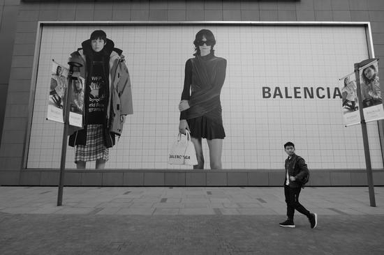 焦距：13mm　 光圈：f/5.6　 ISO感光度：800