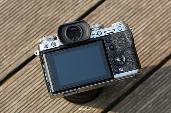 富士X-T3机身背面的按键布局