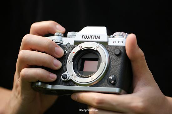 富士X-T3采用全新的2610万像素背照式X-Trans CMOS四代传感器