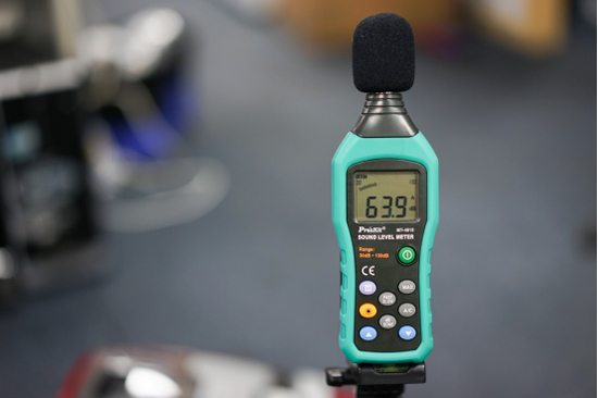 美诺吸尘器CX1低档运行时：63.9dB