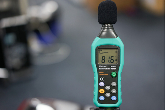 美诺吸尘器CX1高档运行时：81.6dB