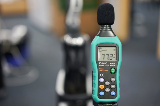 伊莱克斯PF91手持吸尘器高档运行时：77.3dB