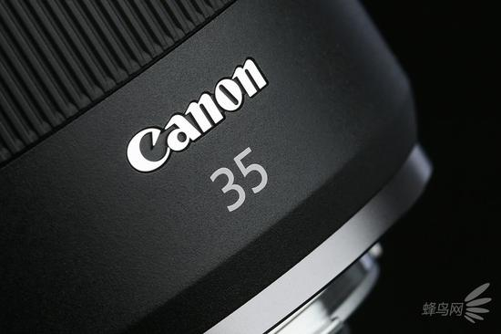 镜身上“Canon 35”的标识