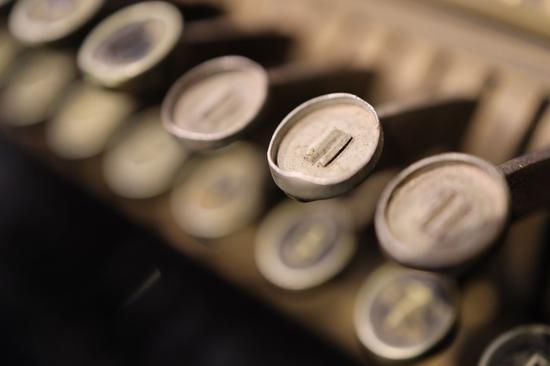 焦距：35mm　 光圈：f/1.8　 ISO感光度：1600