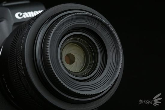 安装好遮光罩的样子