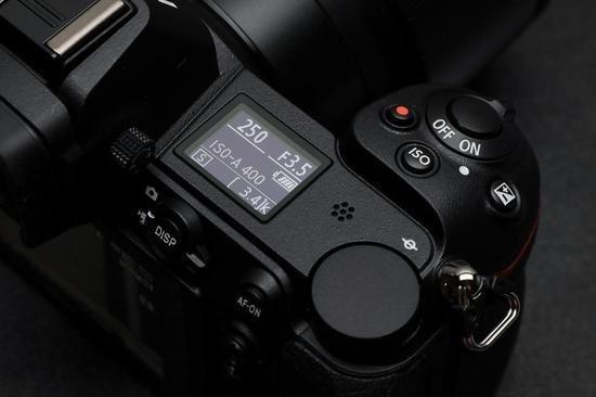 可显示主要拍摄信息的肩屏