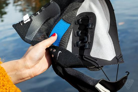 ▲ Nike Adapt BB 内部鞋带。