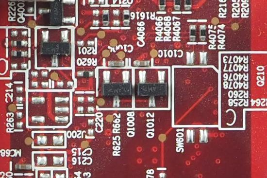 奥林巴斯E-M1X常规2040万像素模式下的100%放大切片
