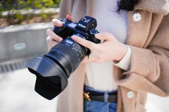 Nikkor Z 24-70mm f/2.8 S配合Z6手持状态