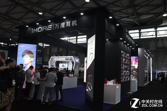 1MORE耳机会场展台