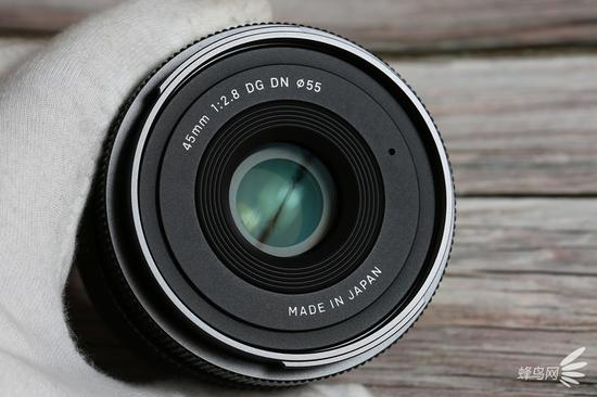 适马45mm&nbsp;F2.8&nbsp;DG&nbsp;DN|Contemporary前镜组镀膜