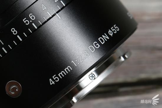适马45mm&nbsp;F2.8&nbsp;DG&nbsp;DN|Contemporary镜头型号标识