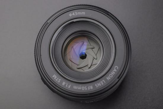 亲民大光圈饼干头佳能RF50mm F1.8 STM评测_手机新浪网