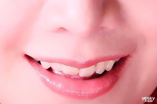  嘴唇的各个反光