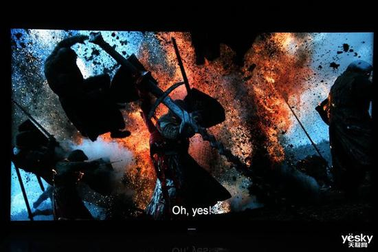  爆炸场面中飞溅的小碎片