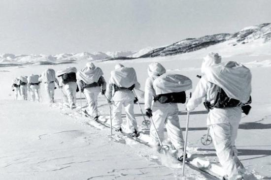 　盟军穿越山地高原摧毁纳粹控制下的重水工厂