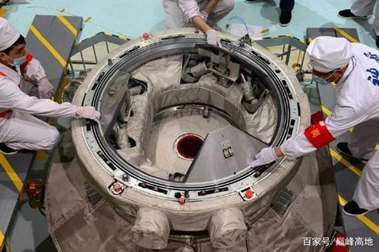 神舟八号异体同构周边对接机构