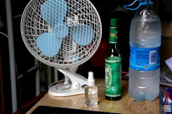 　“中国神水”乃男女宿舍必备佳品，来源&nbsp;摄客微刊（梁嘉濠）