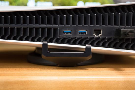  底座爪钩结构提高稳定性