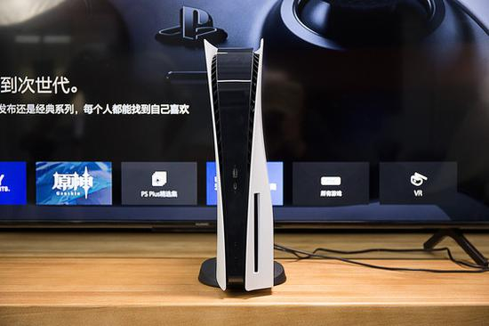  国行版PS5立置摆放正面