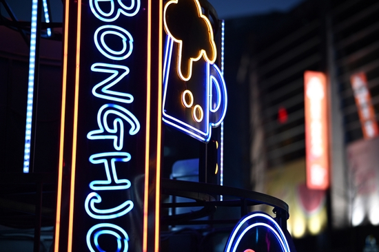 　　焦距：85mm　 光圈：f/1.8　 ISO感光度：140　 曝光时间：1/100s　 曝光补偿：0EV　 白平衡：自动