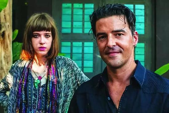 　　伊博格碱的支持者：谢伊·普鲁格（左）和雷克斯·科根（右）认为，伊博格碱不仅能够治疗药物成瘾还能治疗抑郁症，他们的远景康复中心同时收治这两种病人。