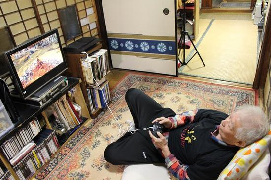 ▲ 因热爱游戏而闻名的日本老人加三清