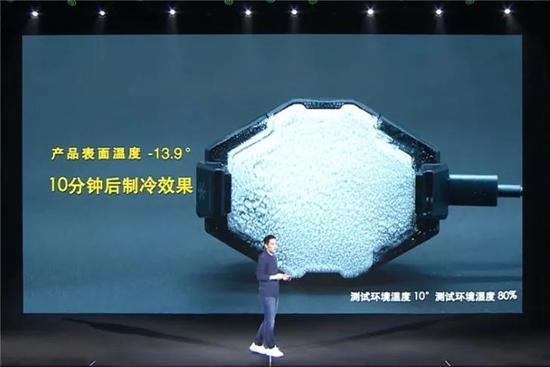 　某品牌手机冰封背夹散热器的宣传