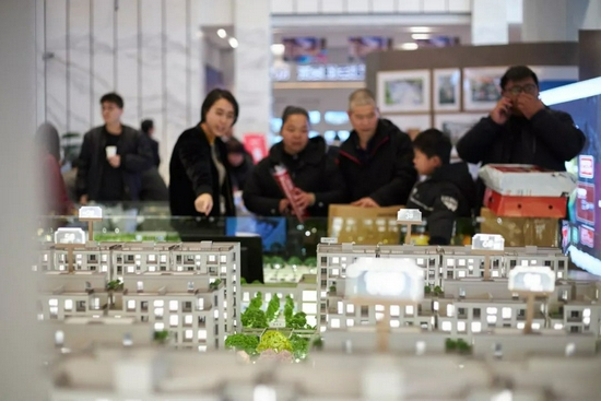 为孩子买一套学区房，成为大多数家长的赚钱动力。/图虫创意