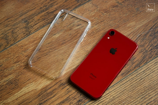 ▲ iPhone XR 和&nbsp;Clear Case 清水壳