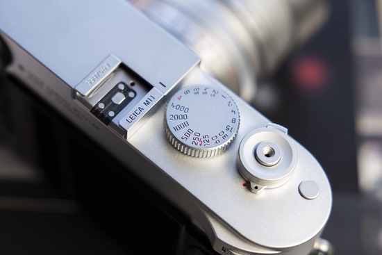 徕卡M11快门按键和快门速度拨盘