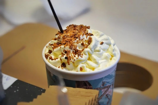 　　早年不屑走出长沙、给人感觉“不食人间烟火”的茶颜悦色，未来会融不进“人间烟火”吗？/图虫创意