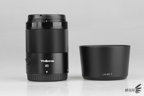 永诺YN85mm F1.8Z DF DSM以及遮光罩