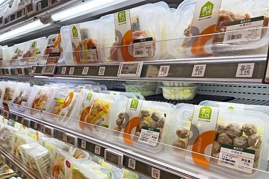 （2022年2月26日，北京朝阳路盒马鲜生超市的预制菜销售区，图/视觉中国）