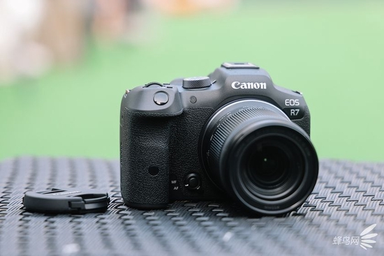 佳能EOS R7和RF-S 18-150mm F3.5-6.3 IS STM