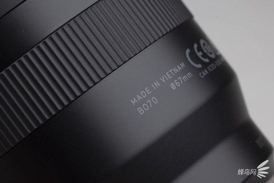 腾龙17-70mm F/2.8 Di III-A VC RXD（富士X卡口）产地、型号以及滤镜口径标识