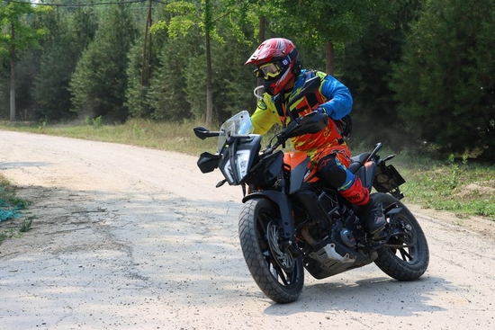 　　焦距：60mm　 光圈：f/6.3　 ISO感光度：100　 曝光时间：1/250s　 曝光补偿：0EV　 白平衡：自动