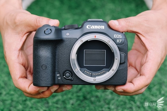 佳能EOS R7