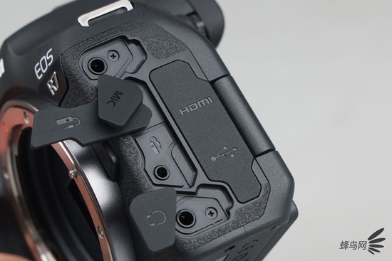 佳能EOS R7机身接口