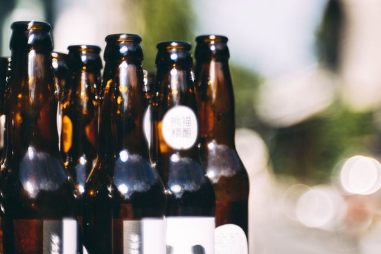 　　焦距：100mm　 光圈：f/2.8　 ISO感光度：100　 曝光时间：1/800s　 曝光补偿：0EV　 白平衡：自动