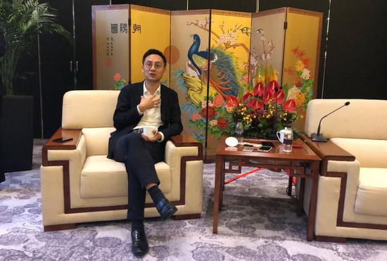 汤道生接受 36 氪等媒体采访；拍摄：苏建勋