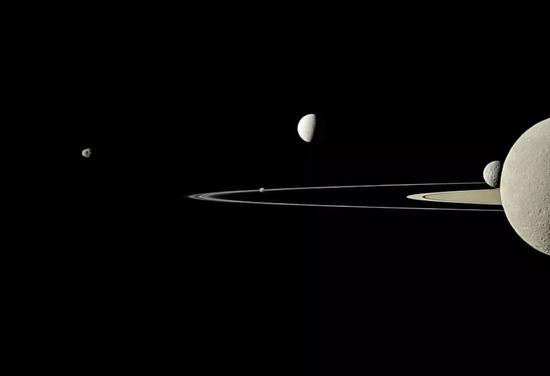 土星的卫星 Image Credit:&nbsp;Cassini Imaging Team,&nbsp;SSI,&nbsp;JPL,&nbsp;NASA