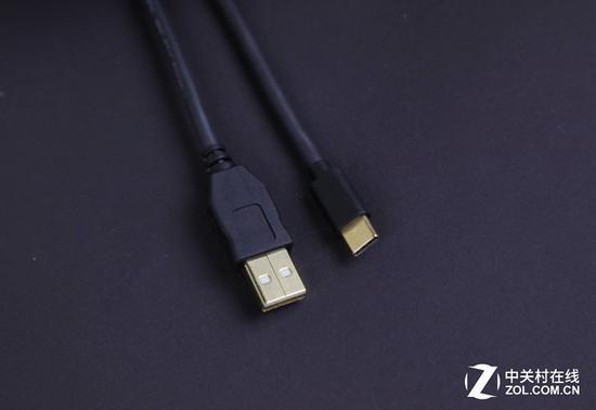Type-c和USB接口均采用了镀金工艺 镀金的接口可以提高抗氧化性和传输效率