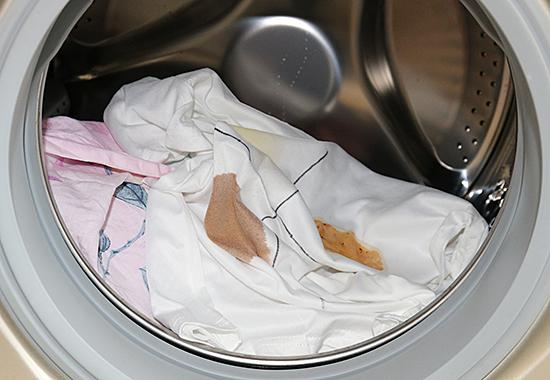 加入配重衣物模拟正常洗涤