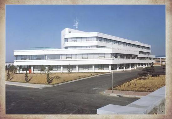 三星在1979年投资建设水原研发中心.